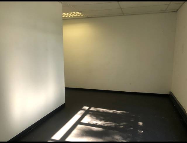 252M² OFFICE TO LET IN HYDE PARK